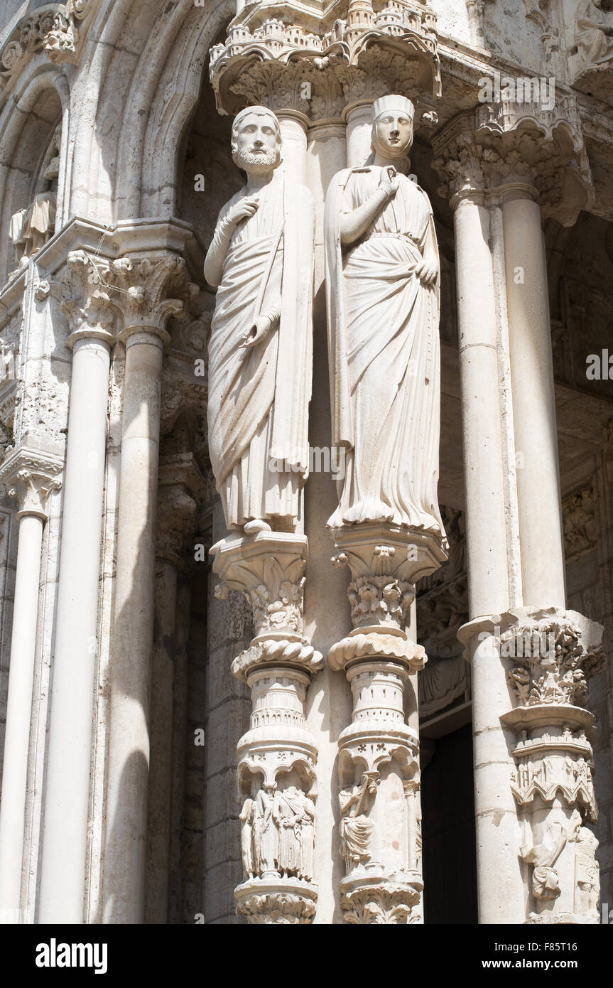 La colonne extérieure statues sur portail nord de la cathédrale de Chartres, Eure-et-Loir, France, Europe Banque D'Images