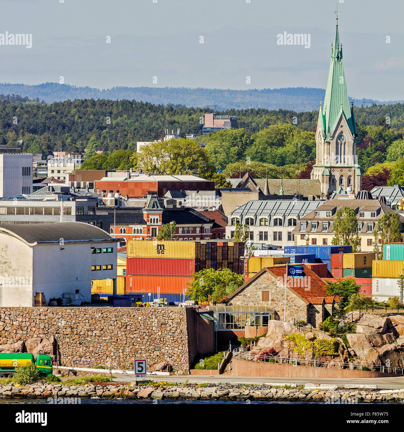 Des conteneurs sur le quai Kristiansand Norvège Banque D'Images