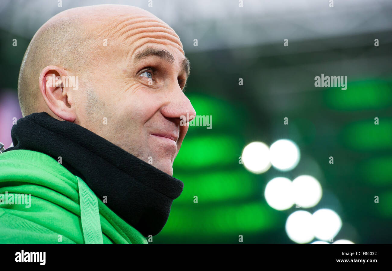 Gladbach entraîneur en chef André Schubert à la Bundesliga match de foot entre Borussia Moenchengladbach et FC Bayern Munich Borussia Moenchengladbach en Allemagne, dans le parc, 05 décembre 2015. Photo : GUIDO KIRCHNER/dpa Banque D'Images