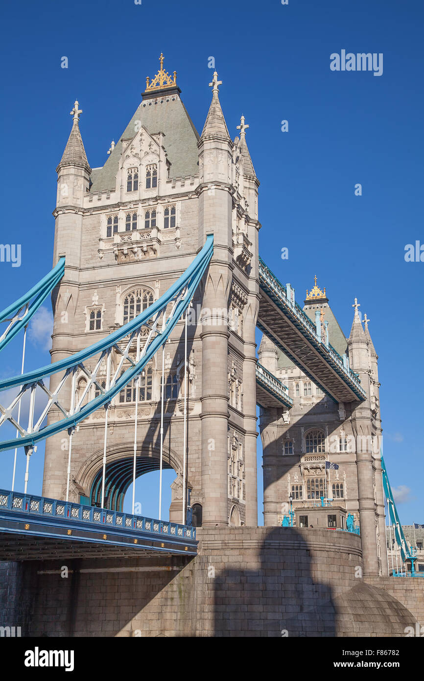 Célèbre Tower Bridge à Londres, Royaume-Uni Banque D'Images