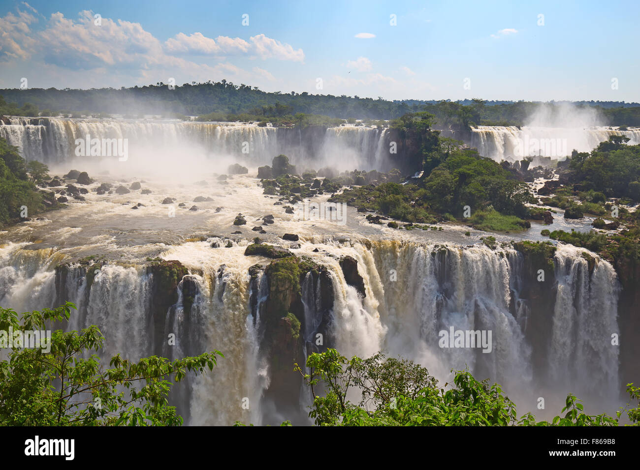 Célèbre Iguazu fallson la frontière entre l'Argentine et le Brésil Banque D'Images