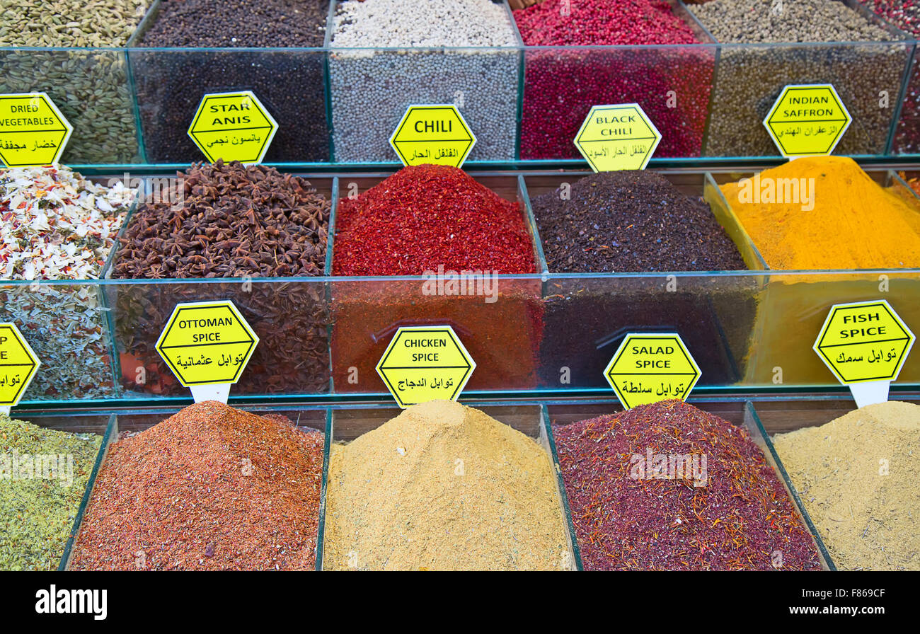 Des épices et du thé sur le marché égyptien à Istanbul Banque D'Images