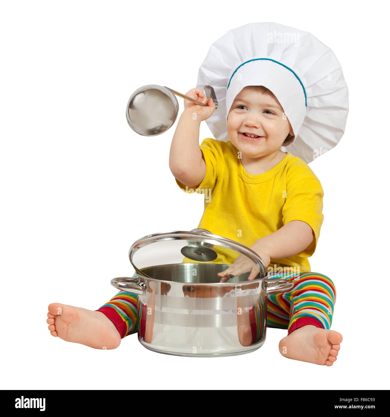 Baby cook en toque avec pan. Plus isolé sur fond blanc Banque D'Images