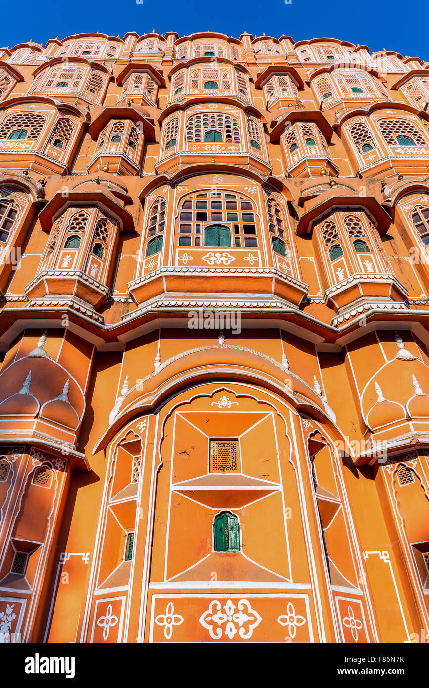Façade de l'Hawa Mahal, le palais des vents, Jaipur, Rajasthan, Inde Banque D'Images