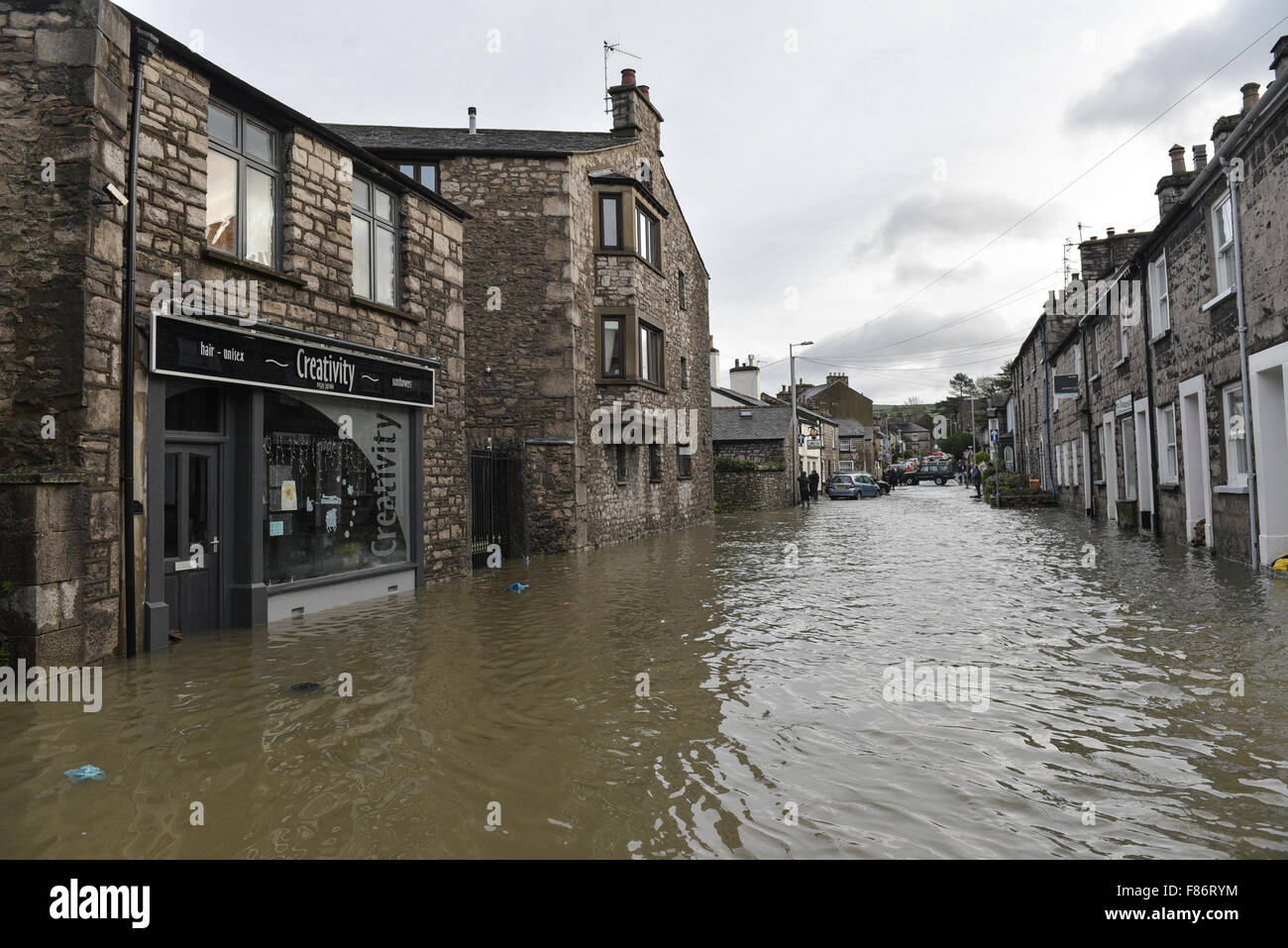 Kendal, UK. 06 Dec, 2015. Château inondé dans la rue Kendal. Storm Desmond ont provoqué de graves inondations dans la région de Kendal et de l'ensemble de la région de Cumbria. Crédit : Michael Scott/Alamy Live News Banque D'Images