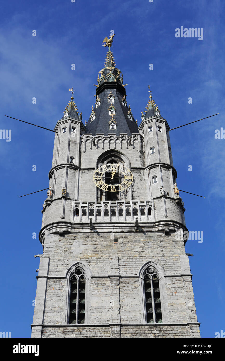 Le clocher du beffroi (Belfort) dans le centre de Gand, Belgique. L'édifice gothique date du Moyen Âge et l'UNESCO est un Banque D'Images