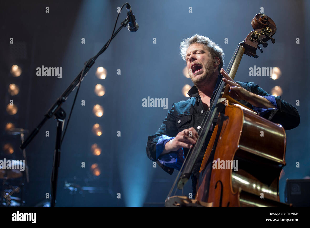 Manchester, UK. 6e décembre 2015. Mumford and Sons effectuer à la Manchester Arena, Manchester Le UK tour 05/12/2015 Credit : Gary Mather/Alamy Live News Banque D'Images