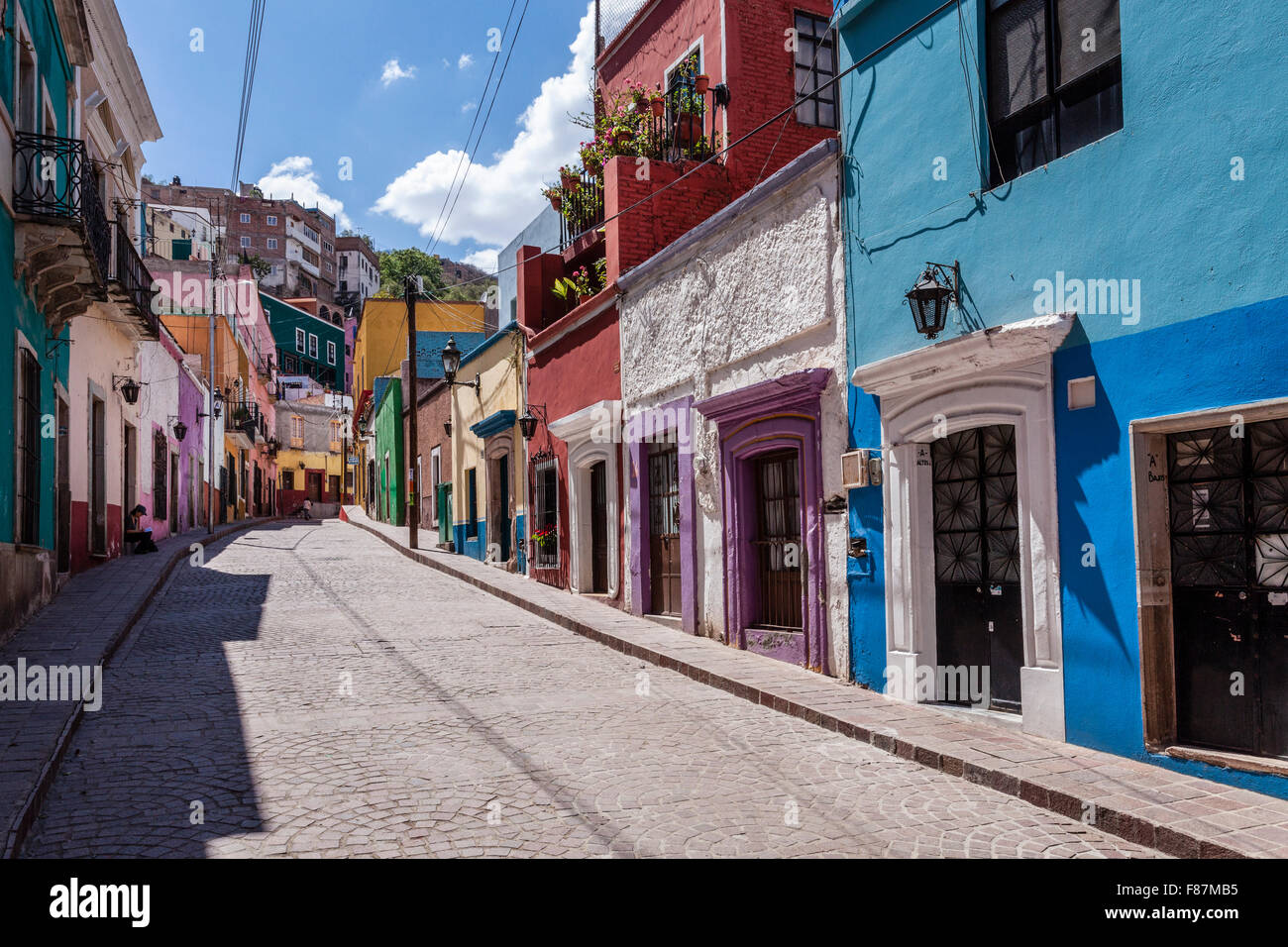 Rue colorée dans le centre-ville historique de Guanajuato, Mexique. Banque D'Images