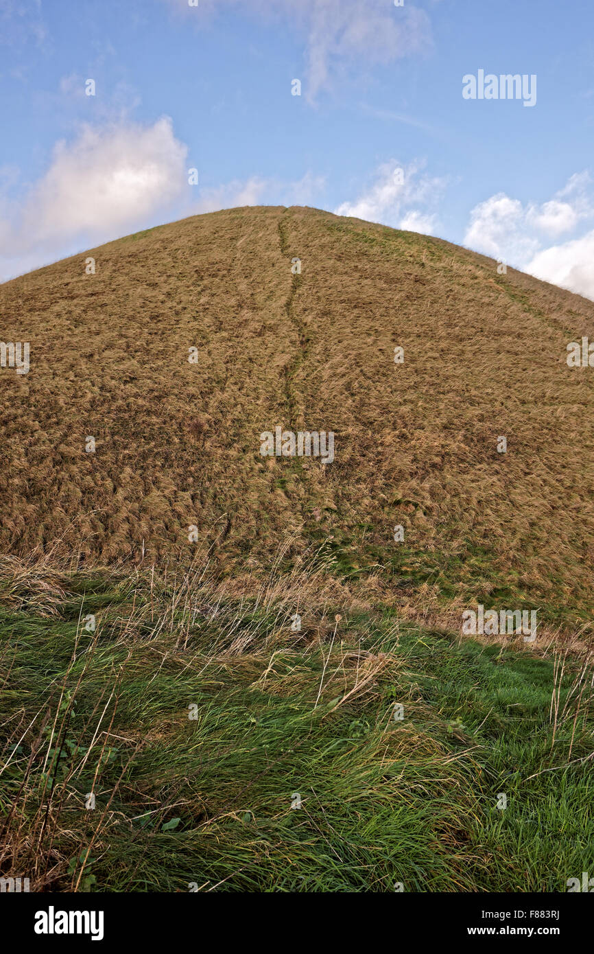 Silbury Hill Chalk préhistorique monticule. Banque D'Images