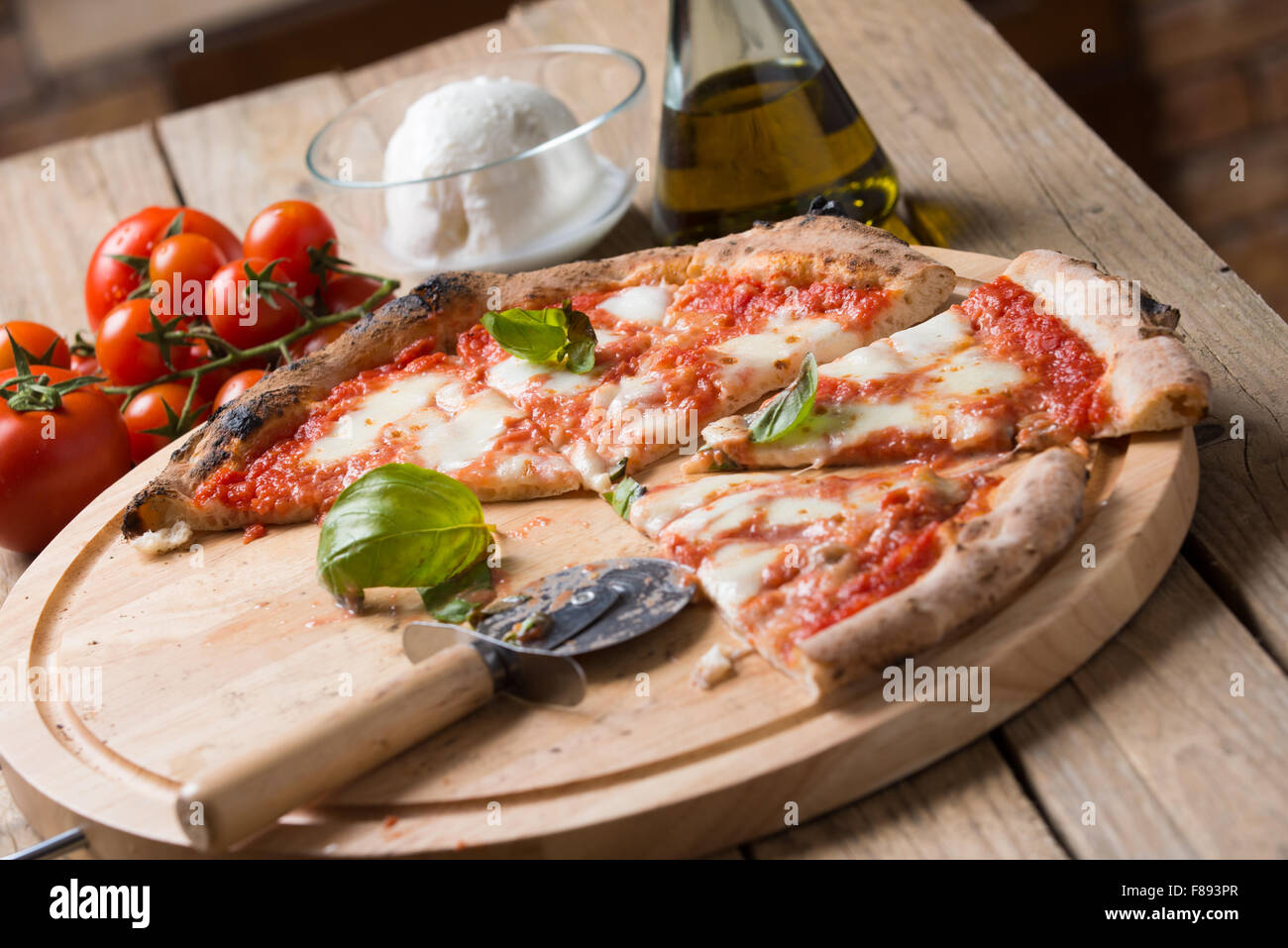 Cuite au four bois pizza italienne margherita Banque D'Images