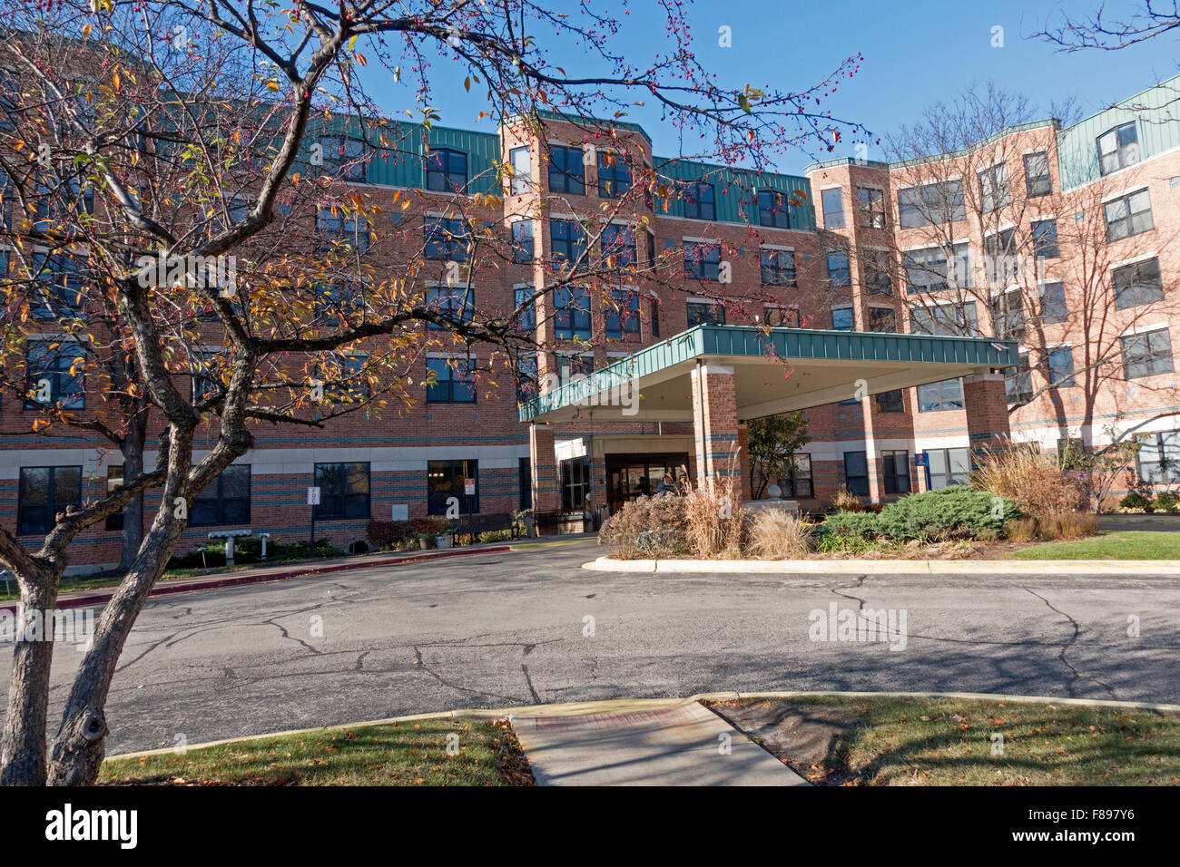 Aide à la vie des traces de chêne appartements retraite entrée. Downers Grove Illinois IL USA Banque D'Images