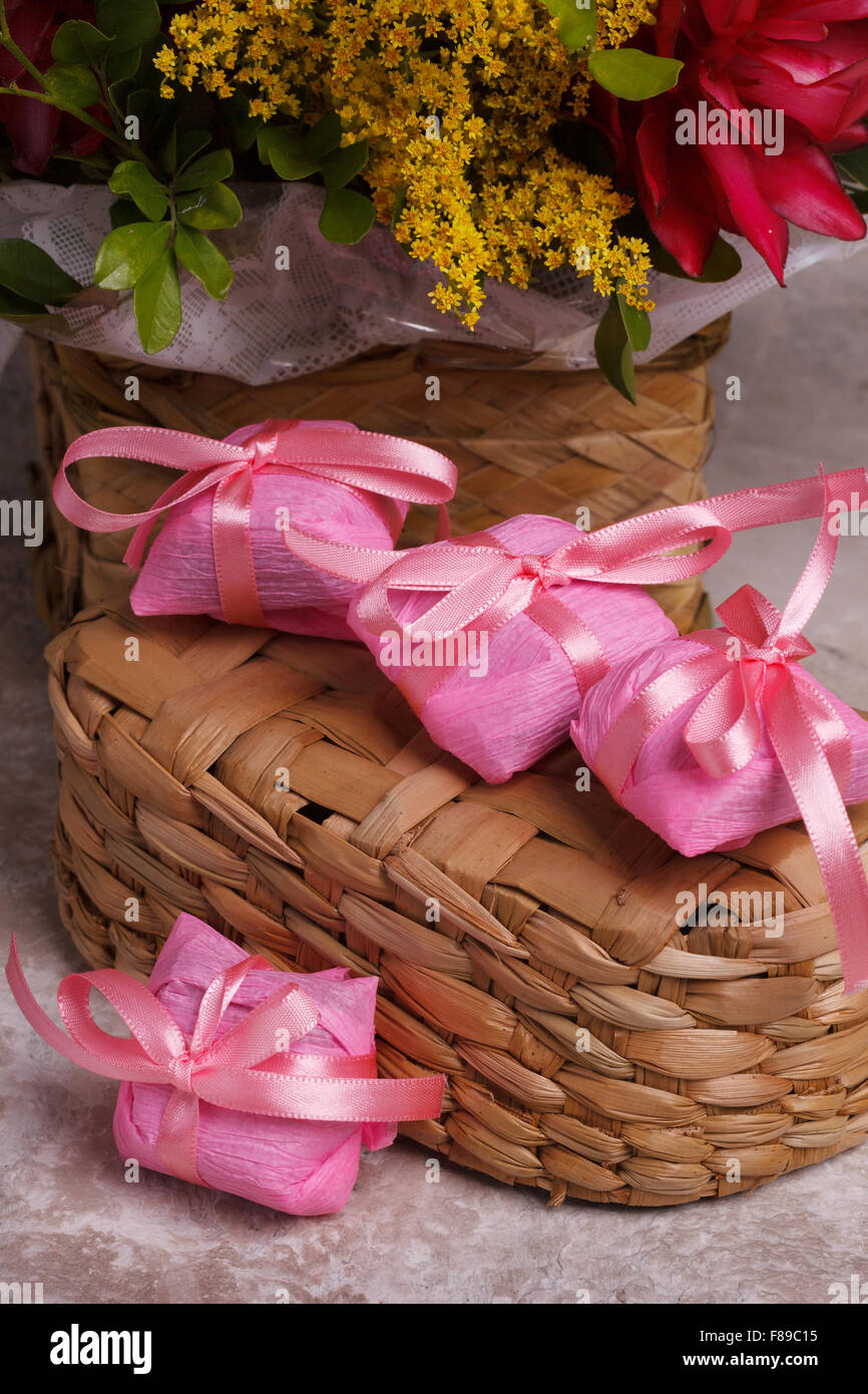 Bem-casado sucré brésilien pour cadeau de mariage. Selective focus Banque D'Images