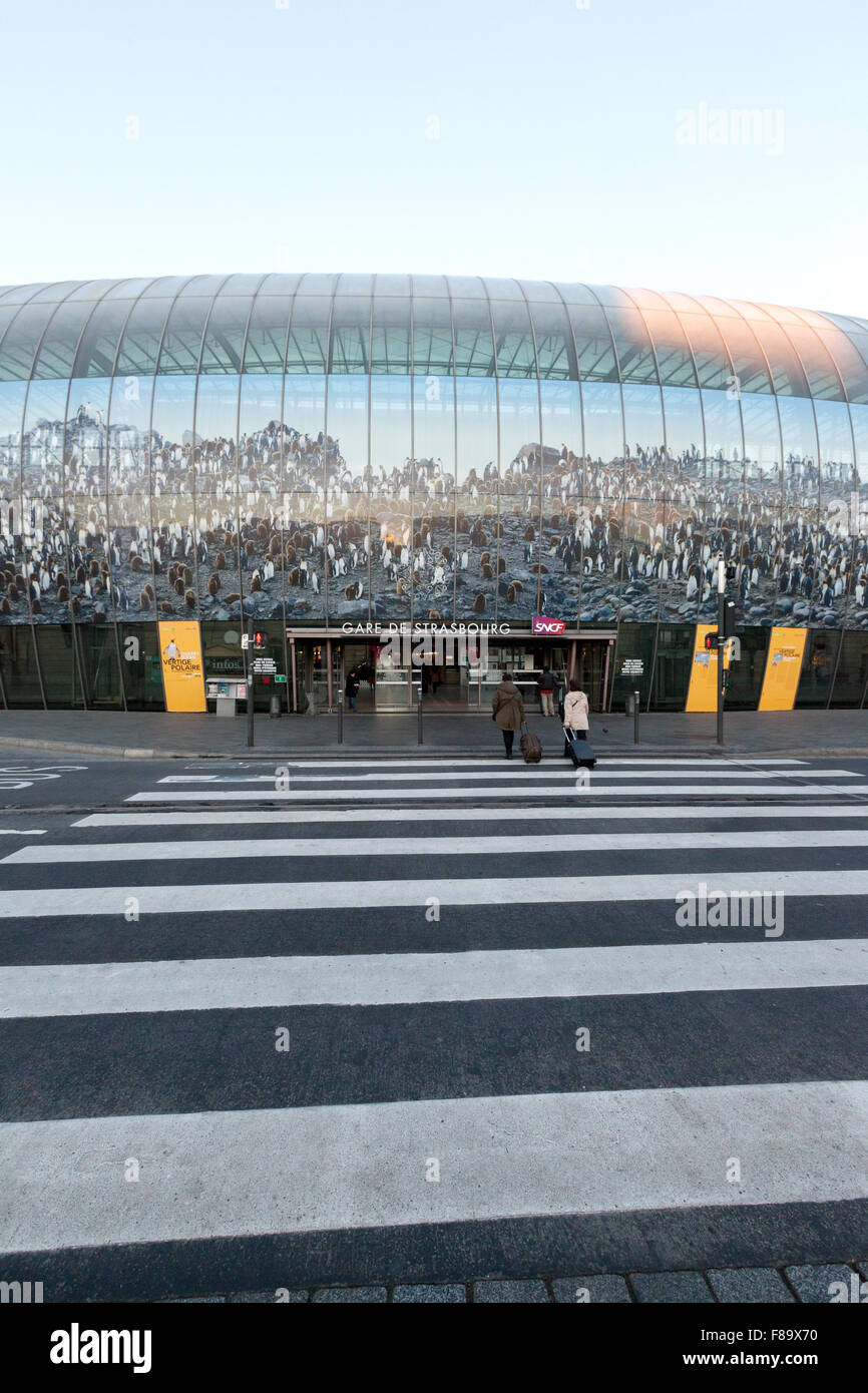 La gare de Strasbourg La Gare de Strasbourg ( ), à l'extérieur, Strasbourg, Alsace France Europe Banque D'Images