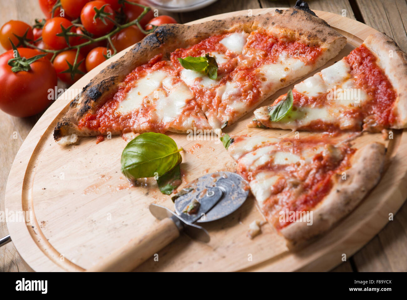Cuite au four bois pizza italienne margherita Banque D'Images