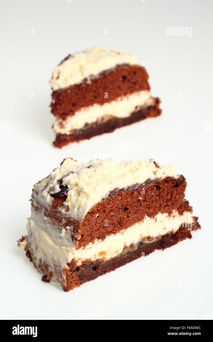 Gâteau au chocolat (Torte) de crème fouettée et de confiture Banque D'Images