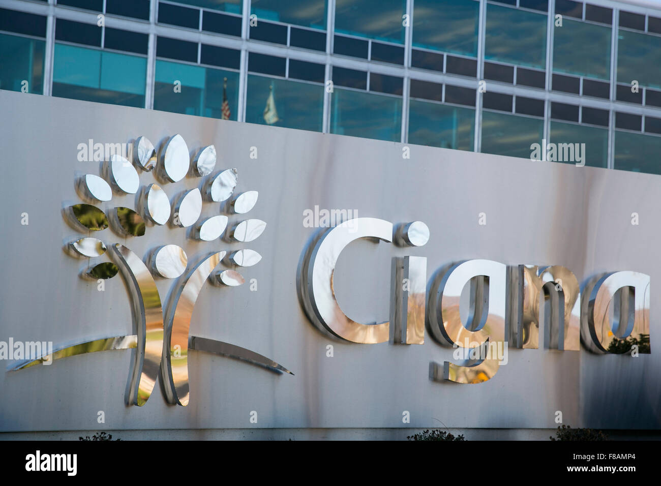 Un logo affiche à l'extérieur du siège de l'organisme d'assurance Cigna dans Bloomfield, Connecticut le 21 novembre 2015. Banque D'Images