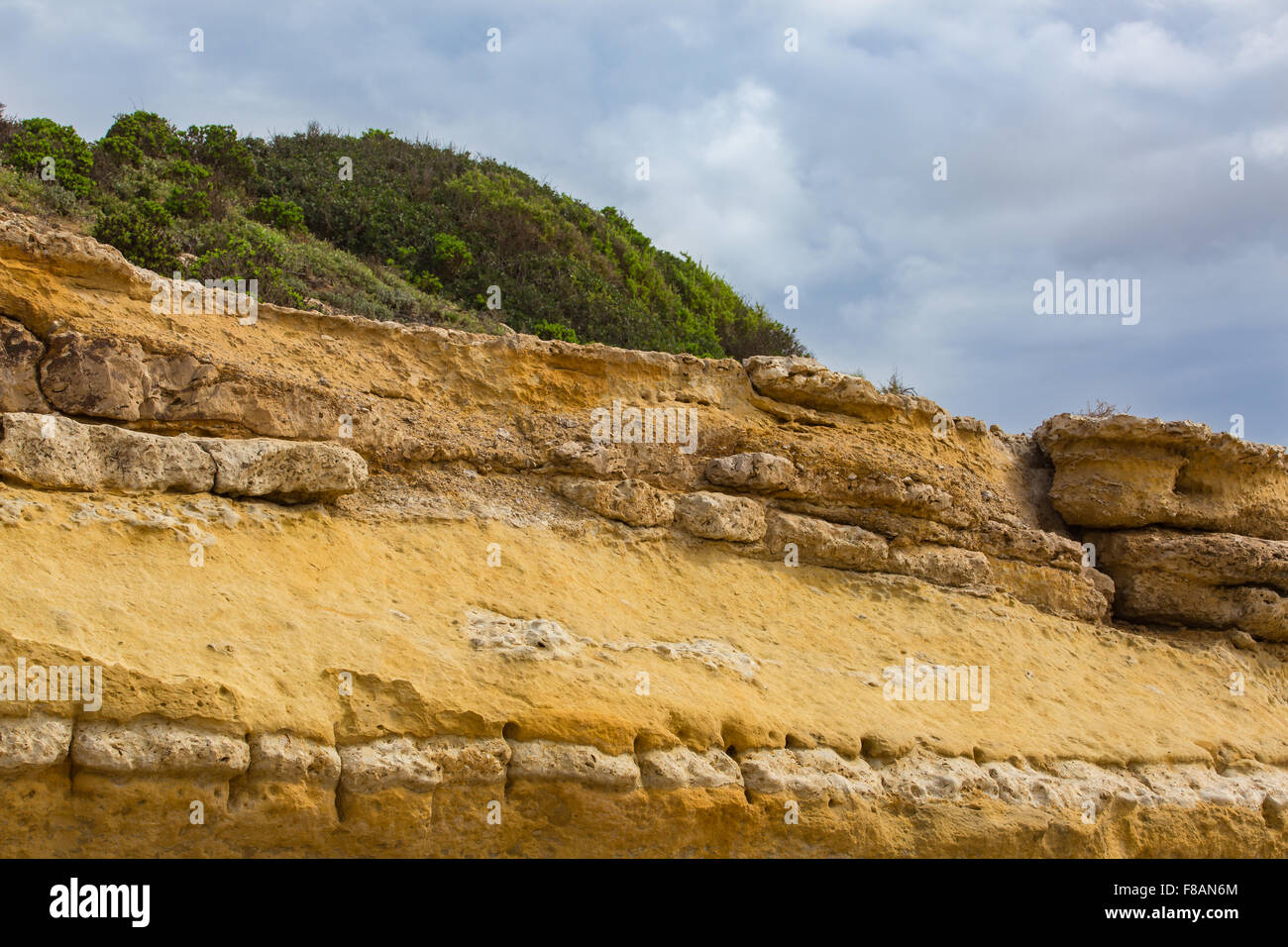 Côte atlantique du Maroc est constitué de sable et de rochers de grès érodées. Banque D'Images