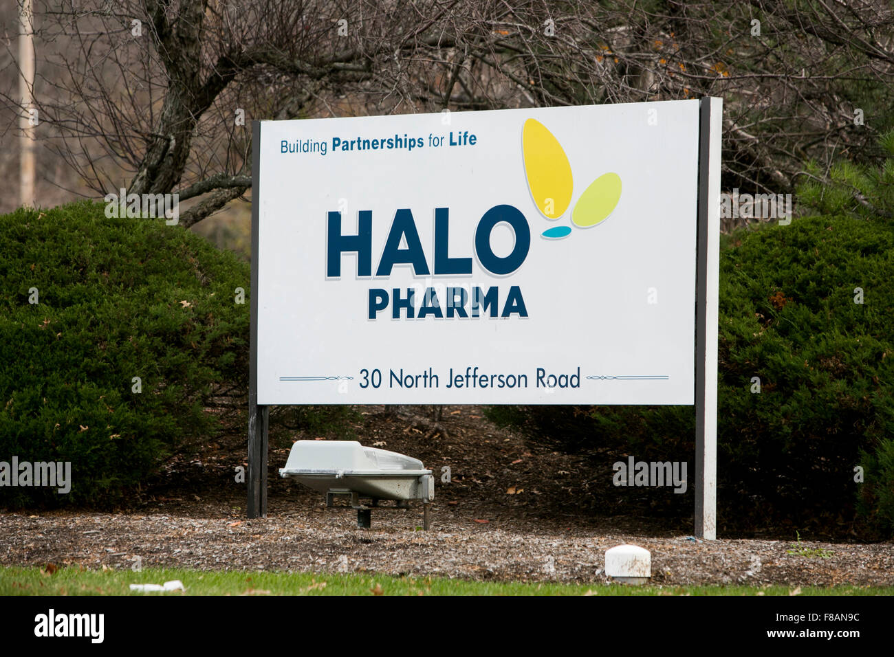 Un logo affiche à l'extérieur du siège de Halo Pharmaceutical Inc., à Whippany, New Jersey le 22 novembre 2015. Banque D'Images