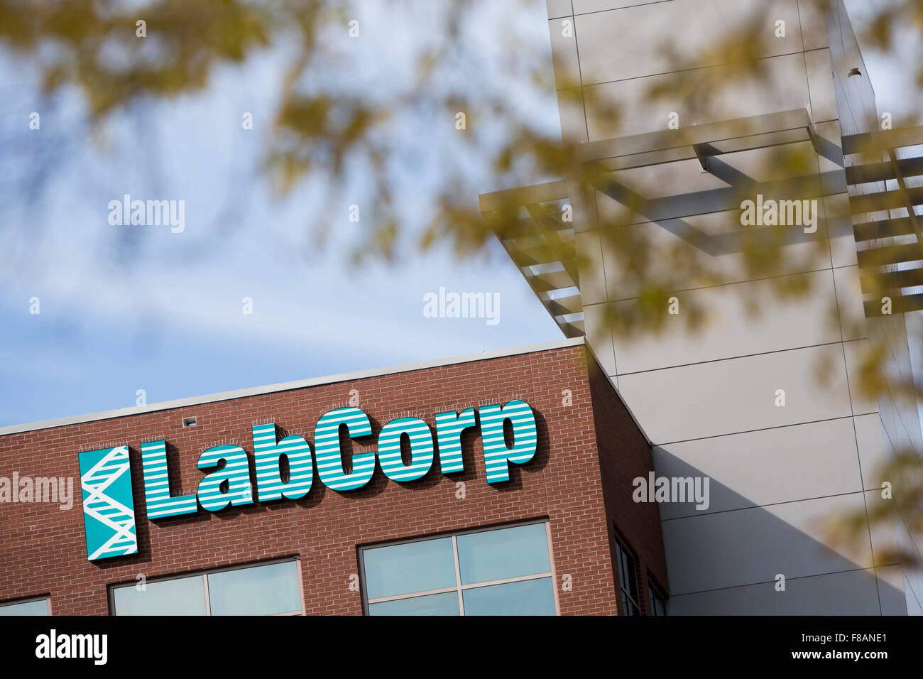 Un logo affiche à l'extérieur du siège de Laboratory Corporation of America Holdings (LabCorp) à Burlington, en Caroline du Nord sur Banque D'Images