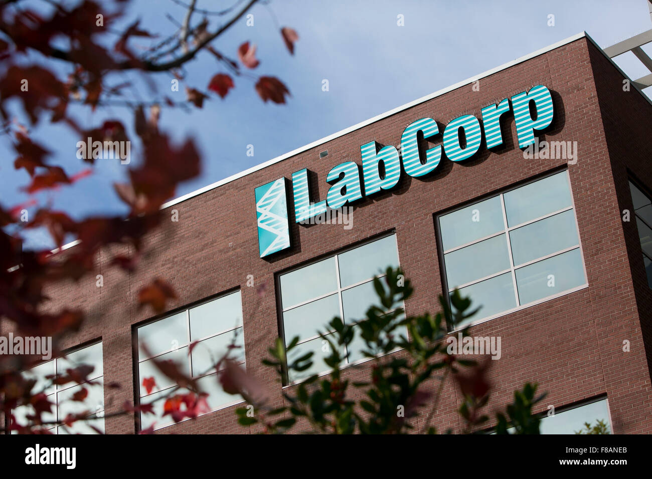 Un logo affiche à l'extérieur du siège de Laboratory Corporation of America Holdings (LabCorp) à Burlington, en Caroline du Nord sur Banque D'Images