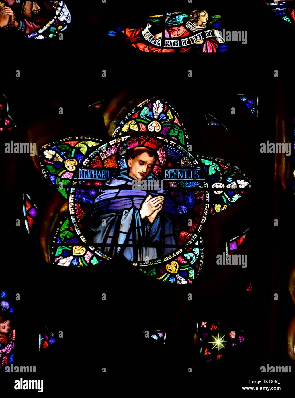 Londres, Angleterre, Royaume-Uni. Eglise catholique romaine de l'English Martyrs, Tower Hill. Vitrail : St Richard Reynolds Banque D'Images