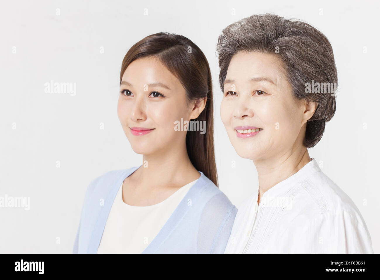 Mère et fille grandi à côté de l'ensemble Banque D'Images