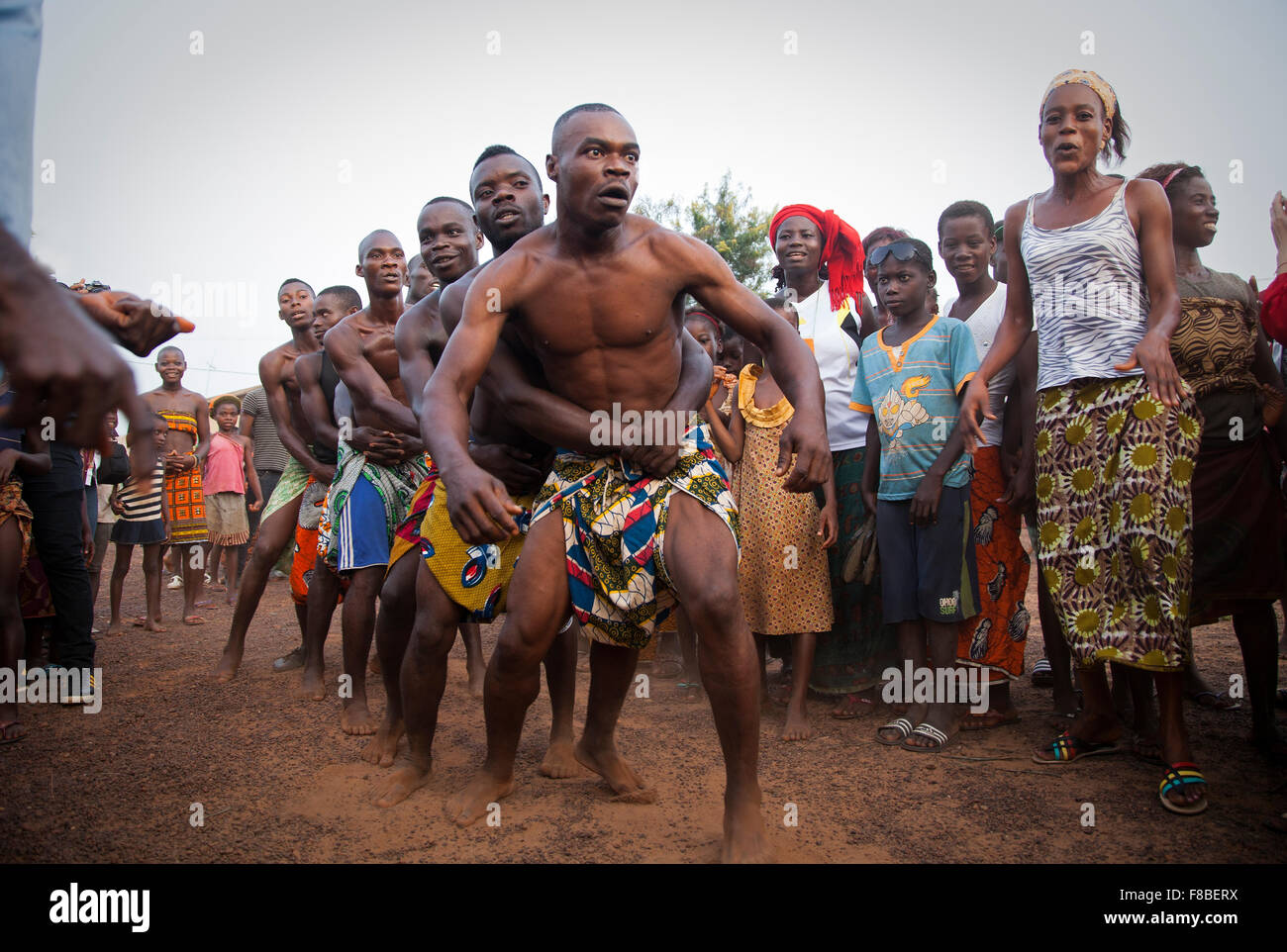 Démonstration de lutte. Douraghio. Côte d'Ivoire Banque D'Images