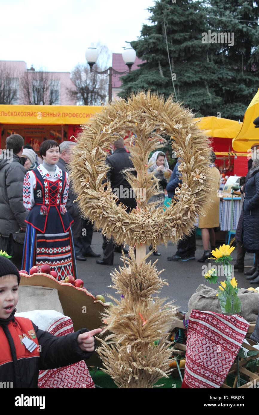 Gerbe de blé sur stick symbole de richesse et de bonne récolte sur ozhinki "fest', novembre, 13, 2015, le Bélarus,Vileyka Banque D'Images