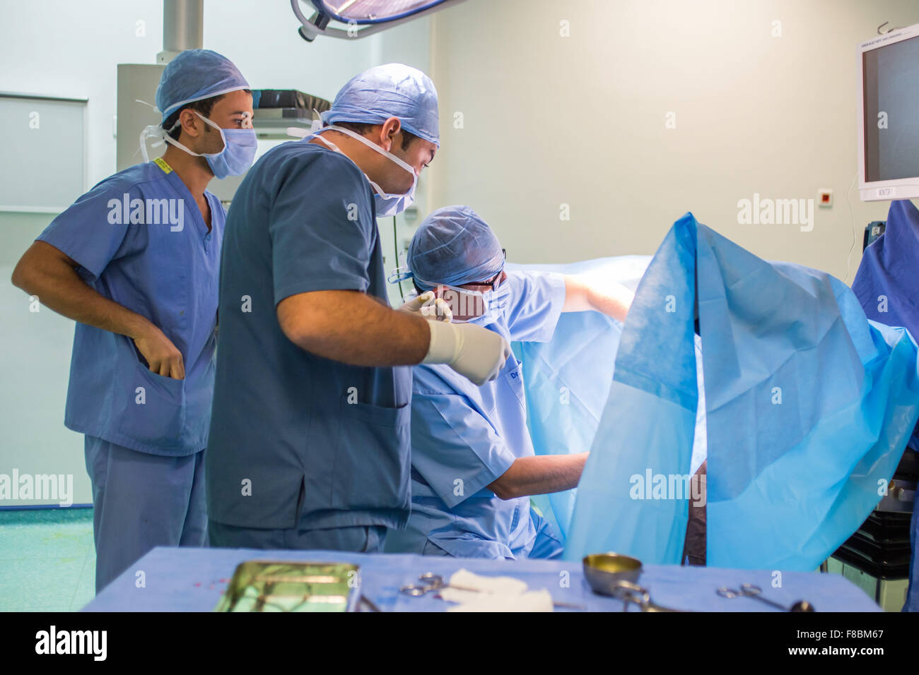 Examen gynécologique en oncologie. Retrait d'une tumeur d'un cancer de l'appareil reproducteur féminin. Hannibal Internationale hôpital privé, Tunis, Tunisie. Banque D'Images