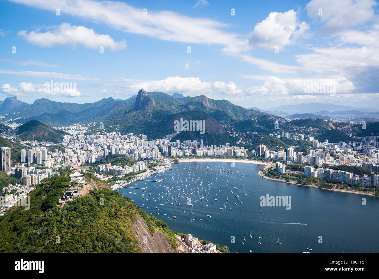 Vue aérienne de Rio avec la montagne du Corcovado et Botofago bay à partir de Pain de Sucre, Rio de Janeiro, Brésil Banque D'Images