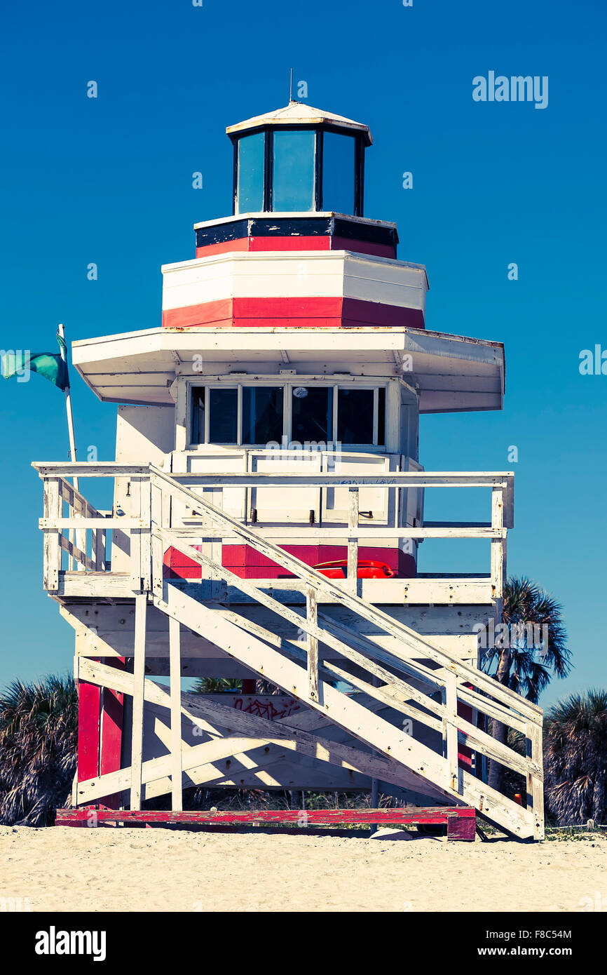 Lifeguard Tower colorés à South Beach, Miami Beach, Floride Banque D'Images