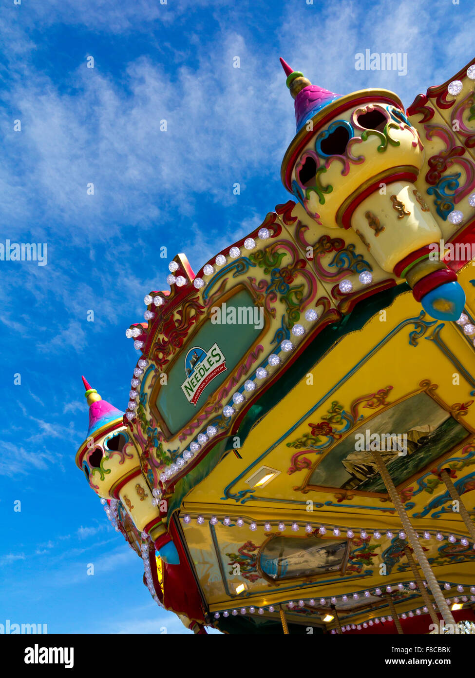 Voir des expositions ou carrousel merry go round dans un parc d'attractions sur l'île de Wight Angleterre UK Banque D'Images