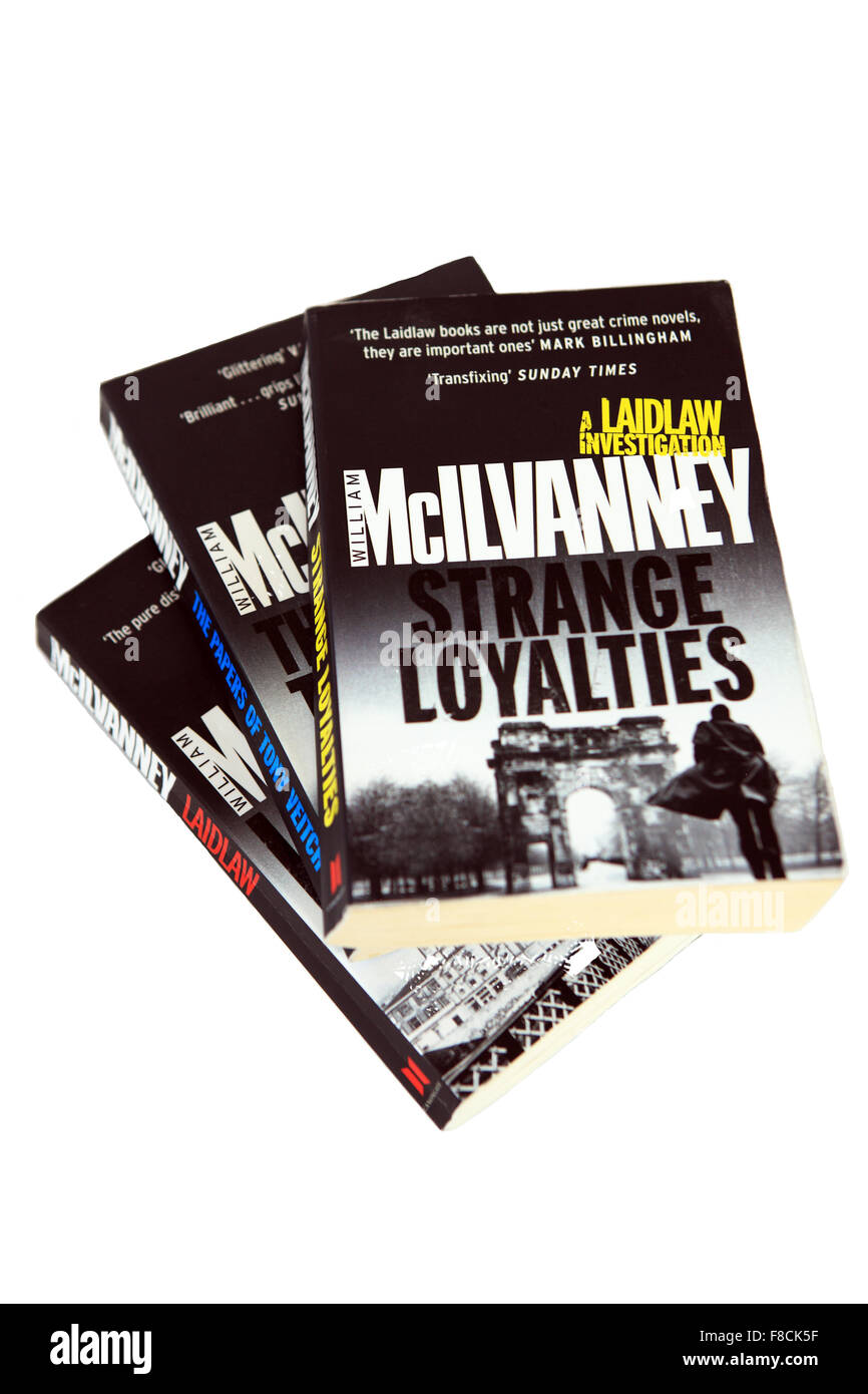 Les romans de William McIlvanney, romancier écossais, avec Jack Inspecteur Laidlaw sur un fond blanc. Banque D'Images