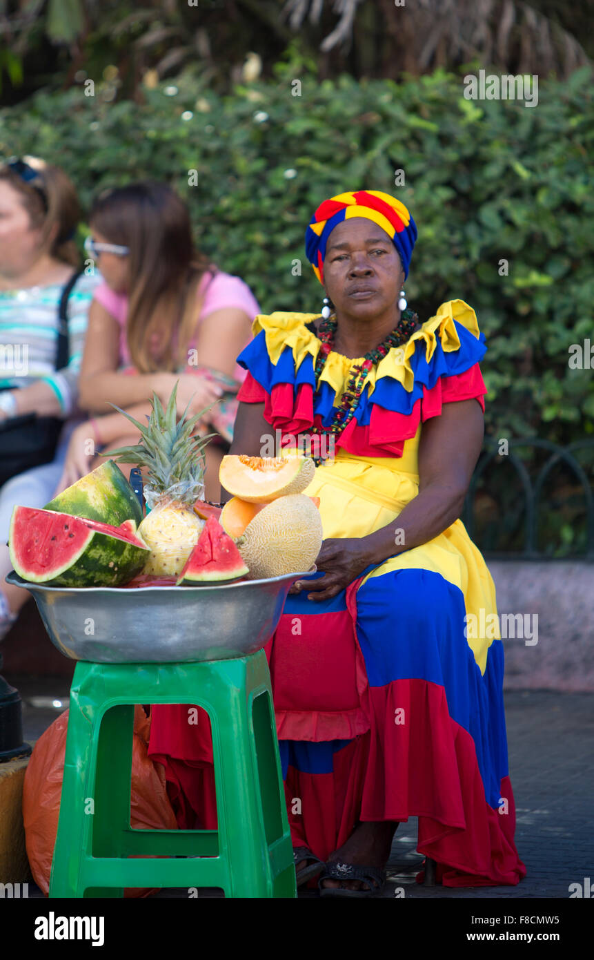 Caraïbes femme vêtue avec des couleurs Banque D'Images
