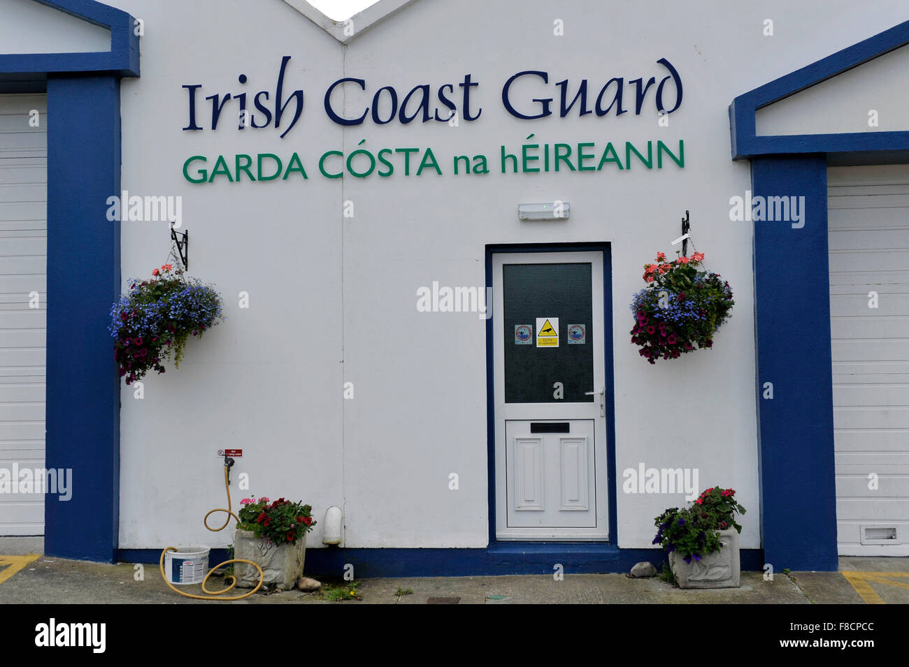 L'extérieur de la station de la Garde côtière irlandaise à Green Castle, comté de Donegal, Irlande Banque D'Images