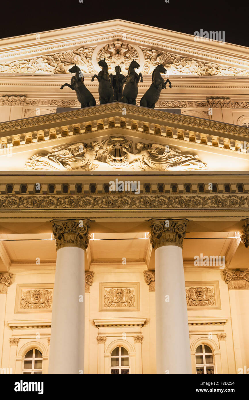 Façade du théâtre Bolchoï (Grand Théâtre) à Moscou dans la nuit Banque D'Images