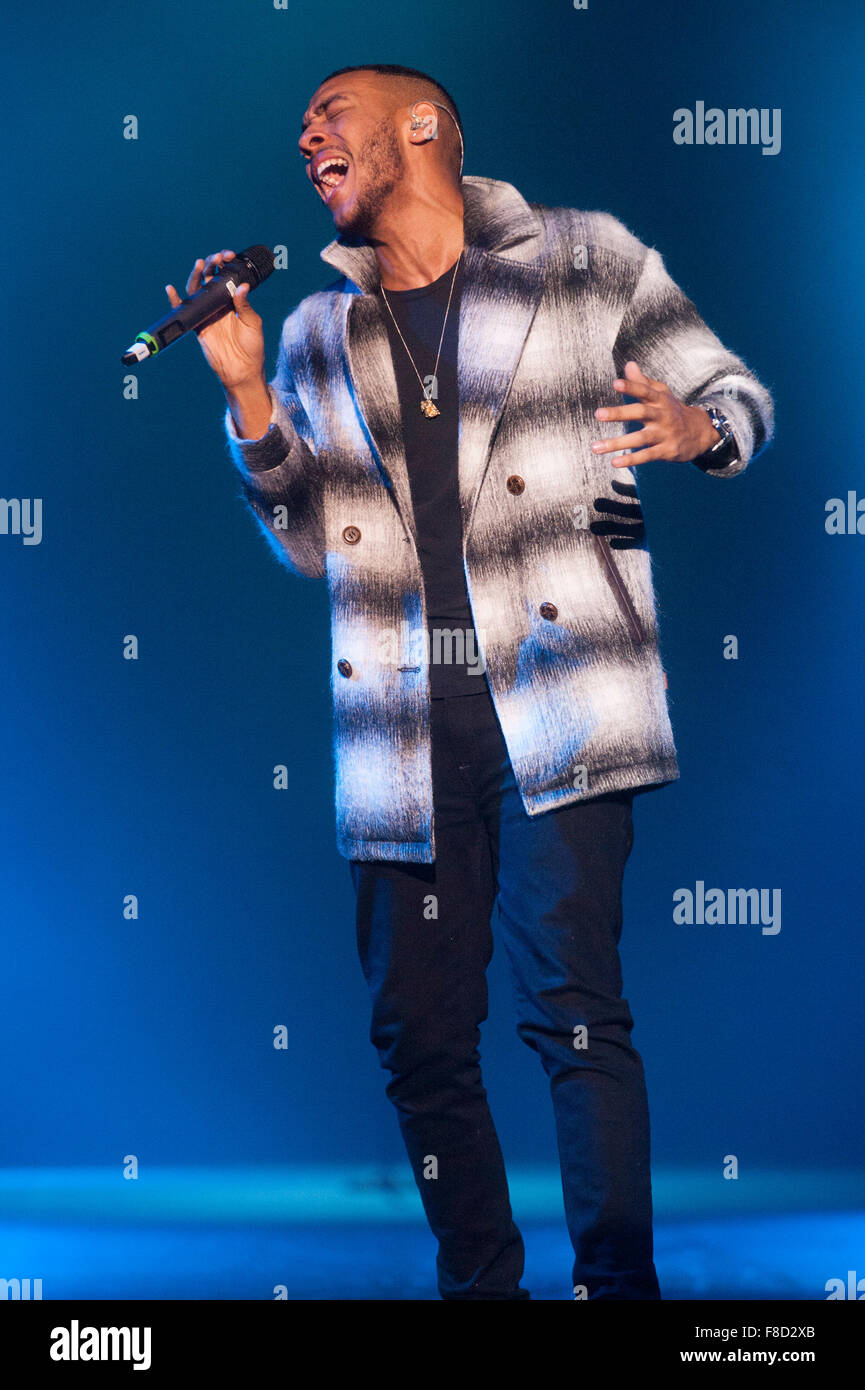 Josh Daniels, qui l'a fait aux juges Maisons sur X Factor cette année, joue sur la scène du Théâtre de la mode des vêtements à Show Live, NEC, Birmingham, UK. 8 décembre 2015. Crédit : Antony l'ortie/Alamy Live News Banque D'Images