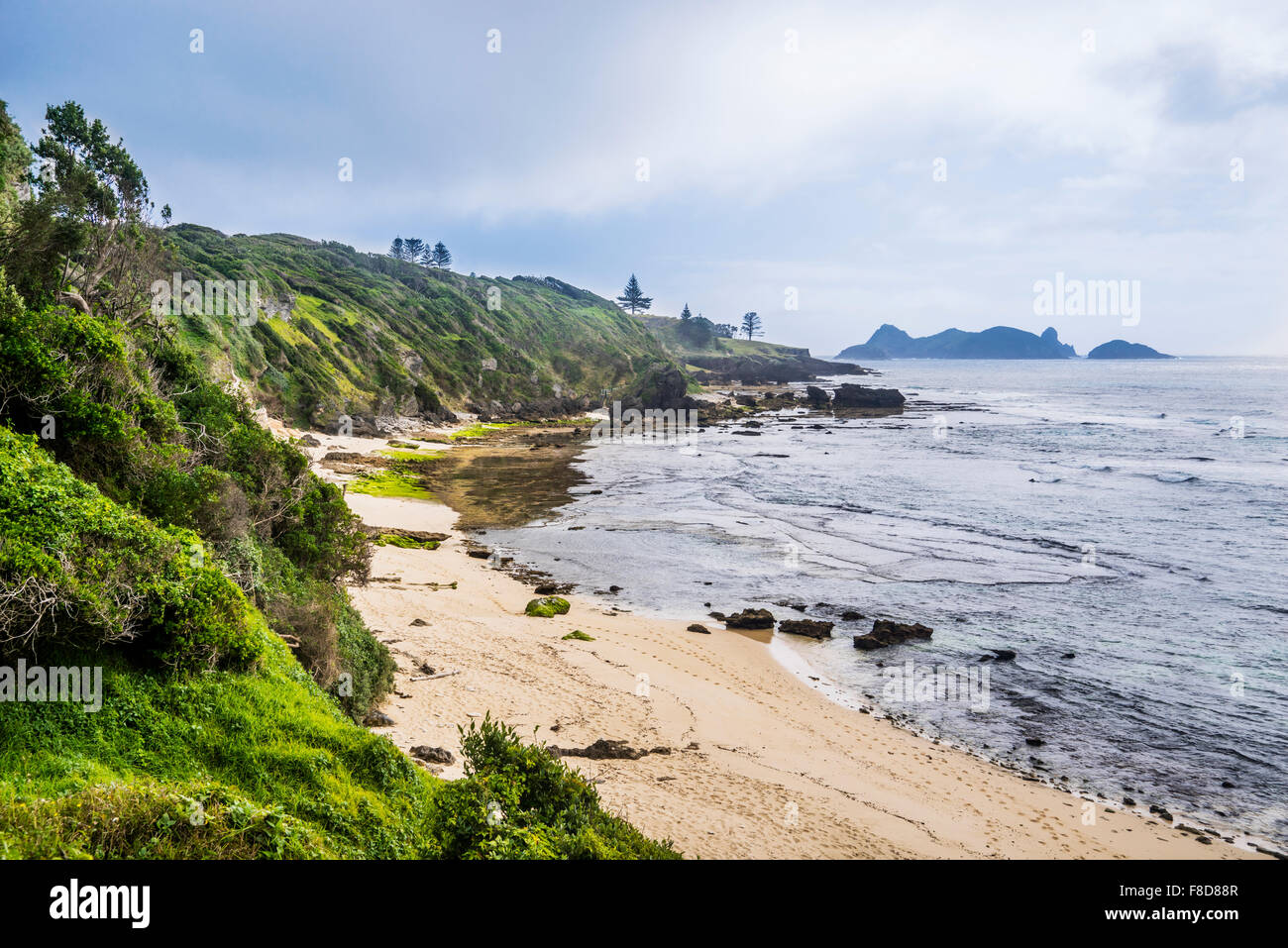 L'île Lord Howe, secteur non constitué en municipalité de la Nouvelle Galles du Sud, Australie. Plage centrale avec vue sur les îles de l'Amirauté Banque D'Images