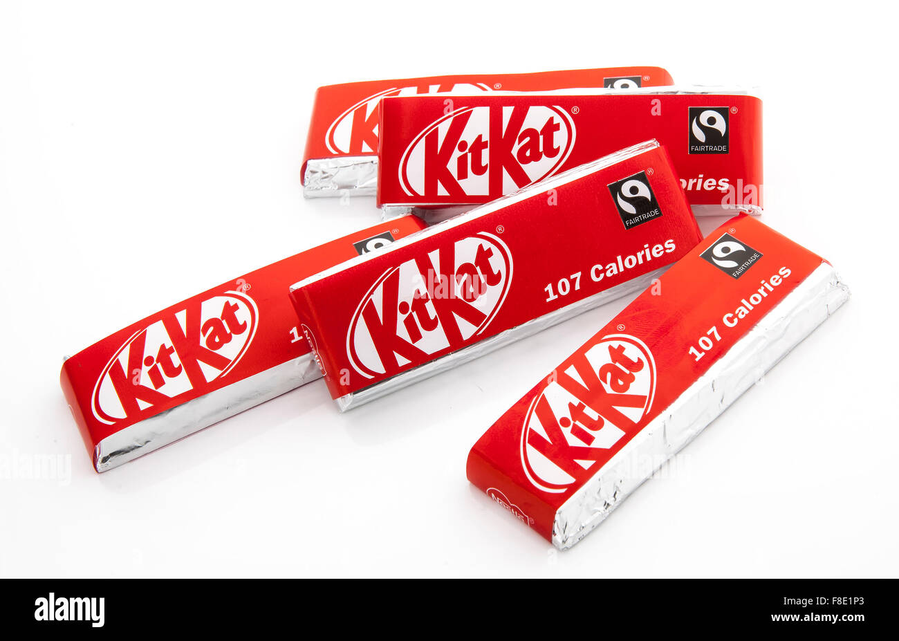 Biscuit gaufrette KitKat Chocolate-Covered barres sur un fond blanc Banque D'Images