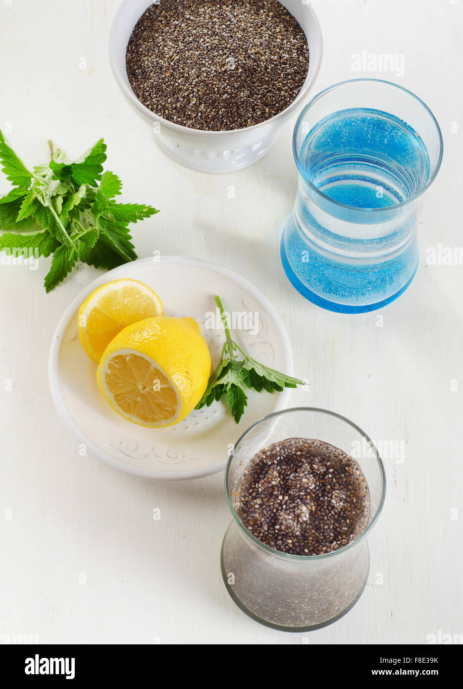 Chia seeds boire avec une eau, Menthe et citron dans un verre. Selective focus Banque D'Images