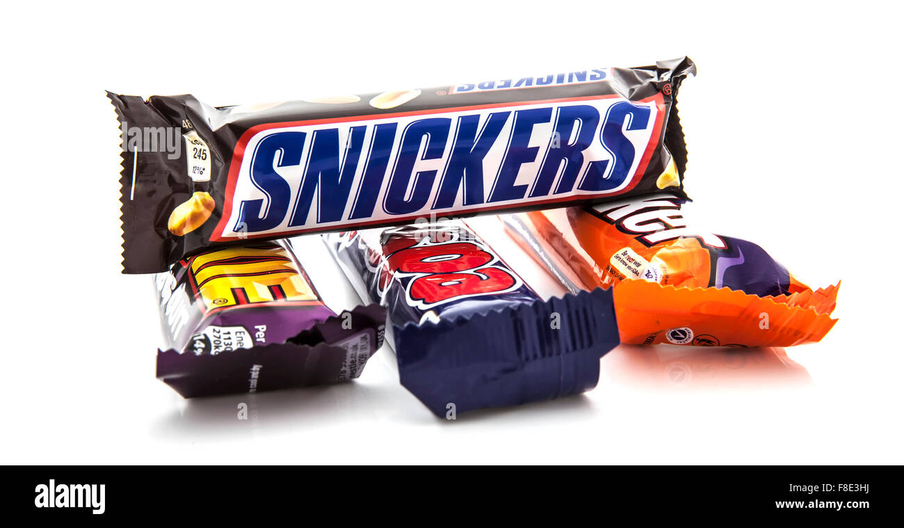 Snickers barre de chocolat sur un Yorkie, Wispa, et Double Decker over a white background Banque D'Images