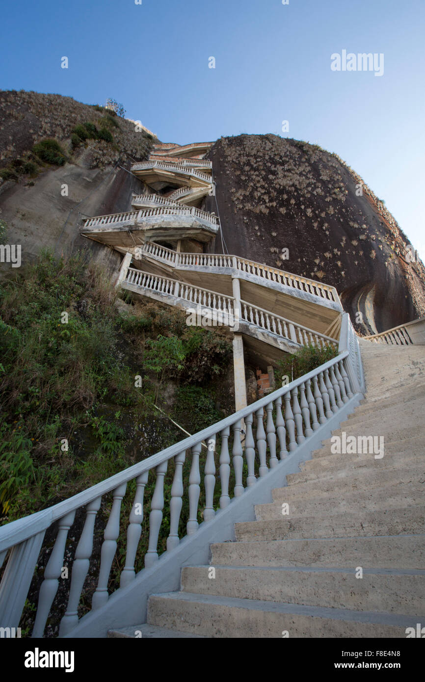 La montée raide pas Guatape Rock, le Piedra el Penol, Colombie Banque D'Images