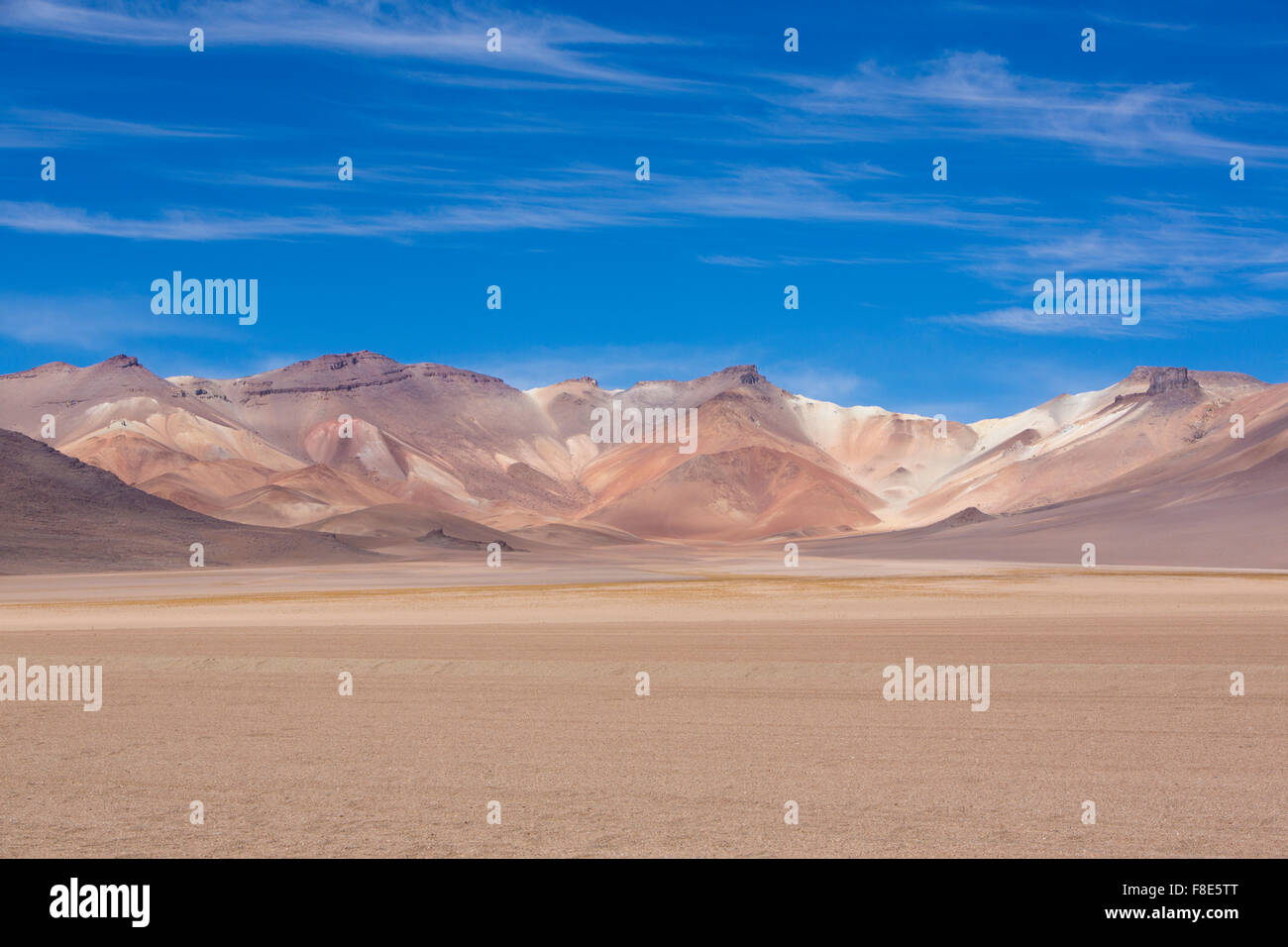 La montagne d'Atacama avec ciel bleu dans le parc Eduardo Avaroa Banque D'Images