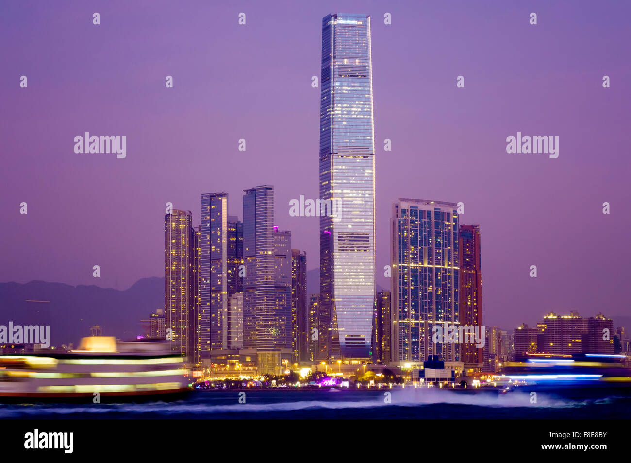 La nouvelle ville de Kowloon et de Hong Kong, le plus haut bâtiment de l'International commerce center ICC, Hong Kong, Chine. Banque D'Images