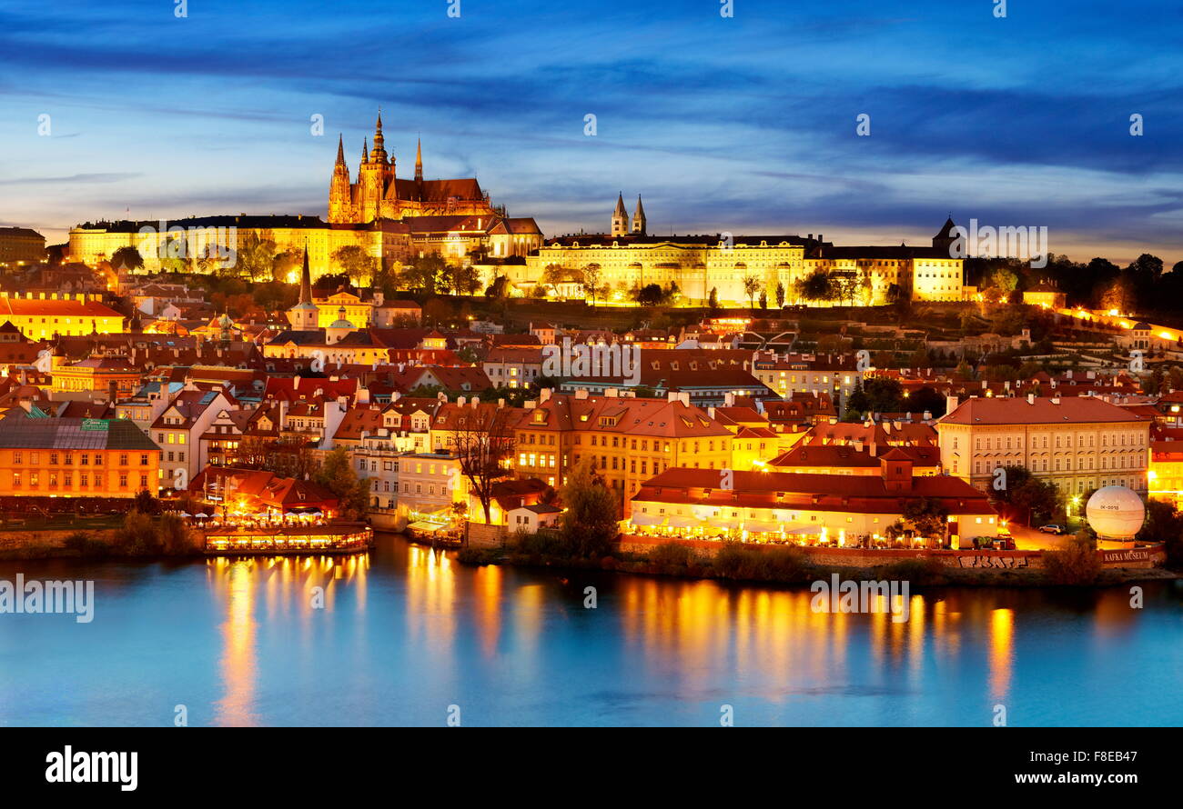 La Cathédrale Saint-Guy et le quartier du château, la vieille ville de Prague, République Tchèque Banque D'Images