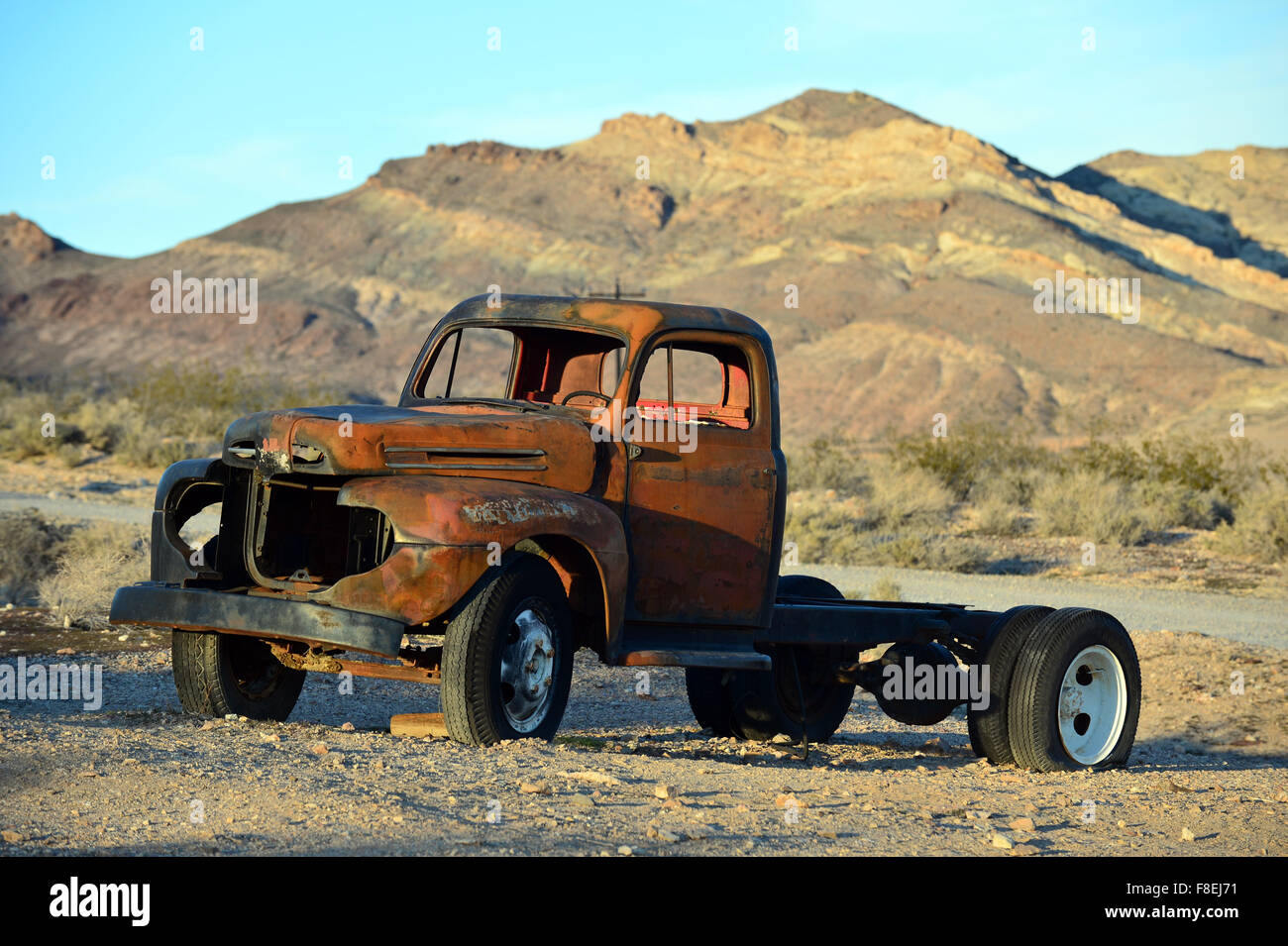 Death Valley National Park, Californie, badlands, vieux camion Banque D'Images