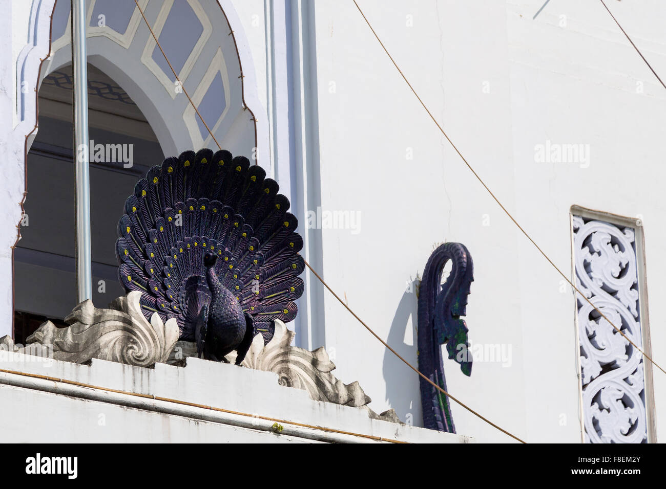 Peacock détails sur l'Hôtel de ville de Yangon, Myanmar, Birmanie traditionnel à l'architecture coloniale des symboles Banque D'Images