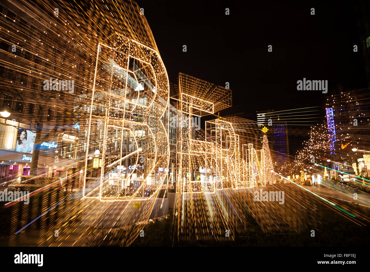 Berlin en lettres avec effet de lumière Banque D'Images