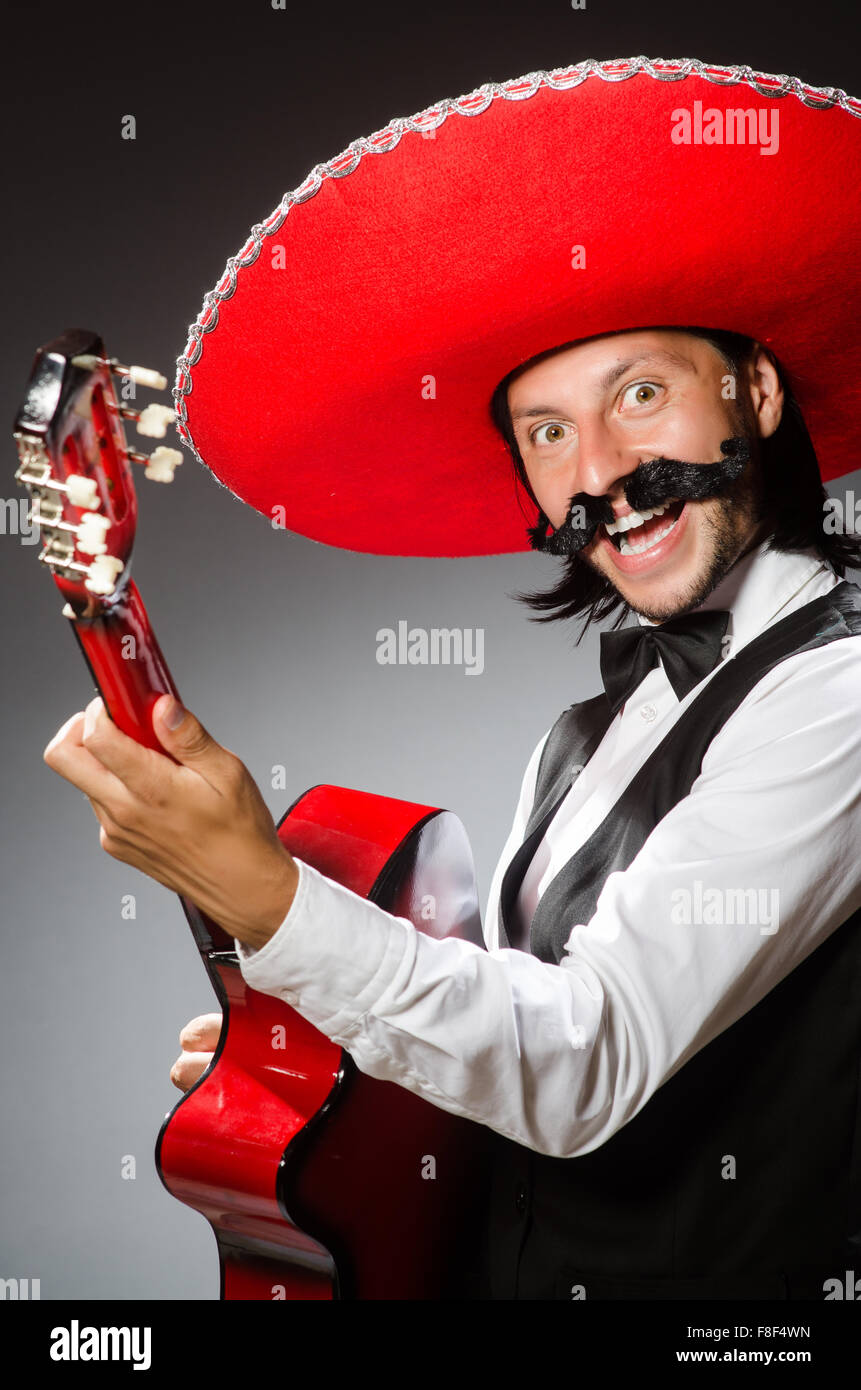 Sombrero mexicain homme porte isolated on white Banque D'Images