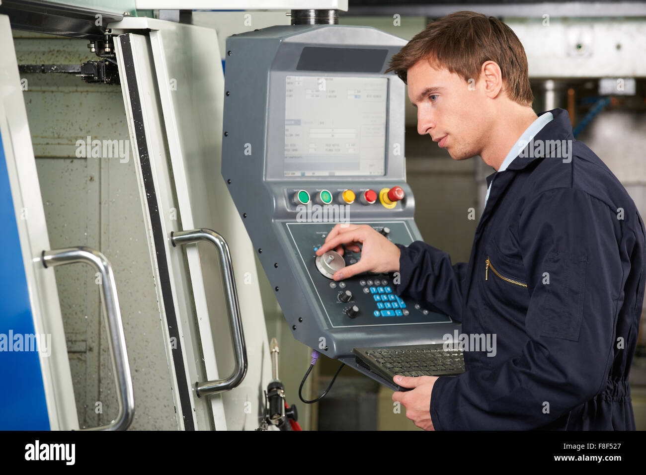 Machine de découpe informatisé d'exploitation ingénieur Banque D'Images